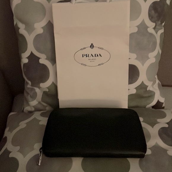 Prada Wallet - Picture 2 of 13
